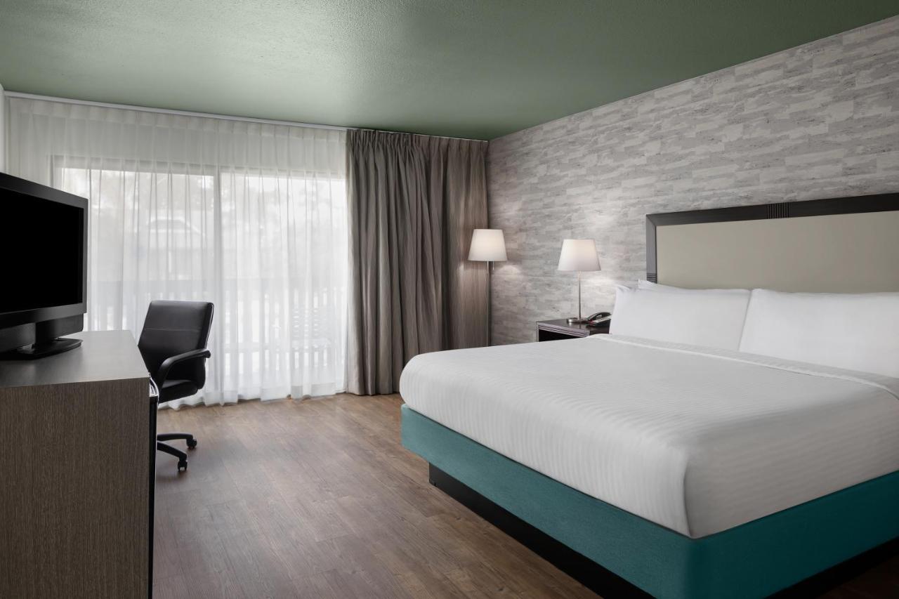 Carlsbad By The Sea Hotel Room photo